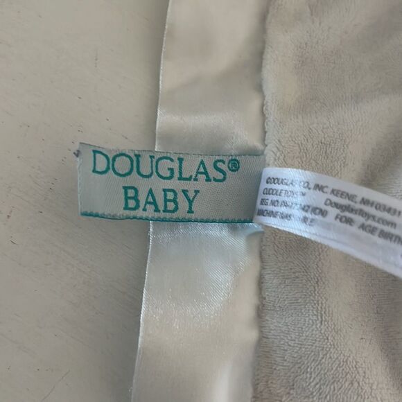 Douglas Baby Plush Stuffed Animal Bear Baby Blanket - Picture 3 of 3